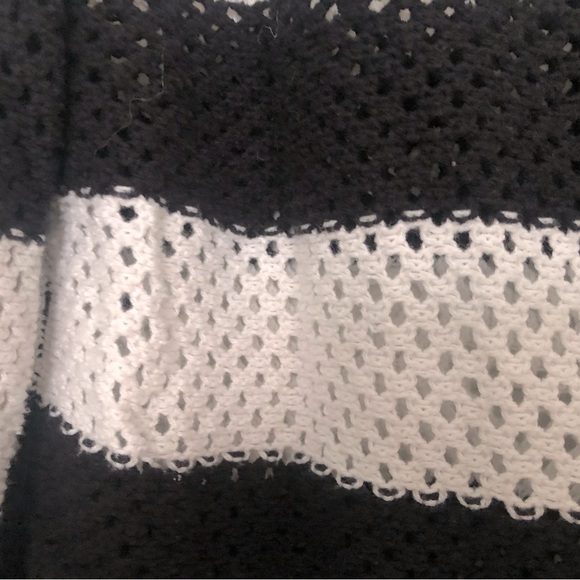Black and white openwork cropped sweater with buttons and collar, size M - Picture 6 of 6
